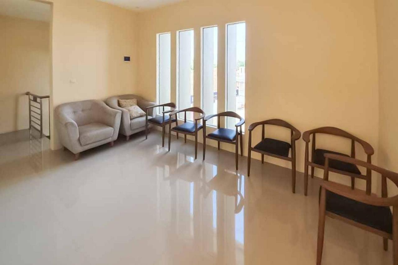 Jatiwangi Syariah Guest House Mitra Reddoorz 마잘렝카 외부 사진